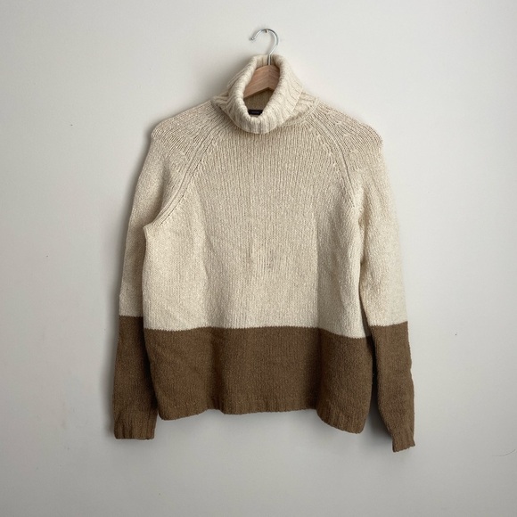 Vince Wool Knit Neutral Colorblock Pattern Turtleneck Sweater size Small - Picture 3 of 6